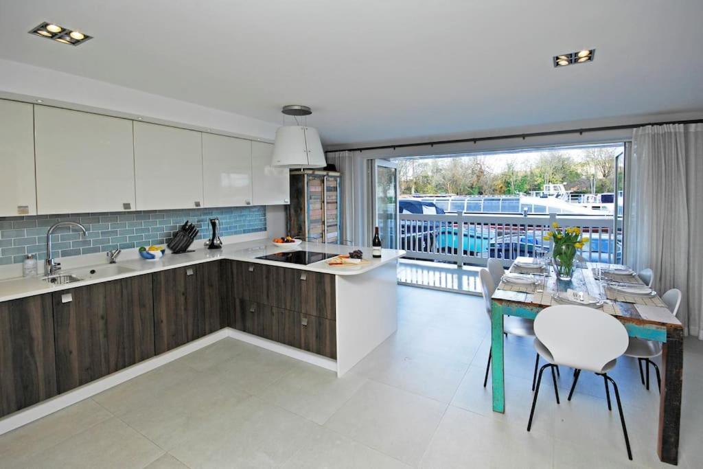 The Oars - Riverfront Property Henley-on-Thames Exterior photo